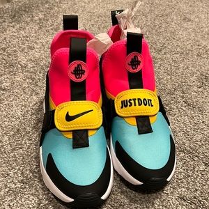 Nike Air Huarache City- Women’s Size 6.5